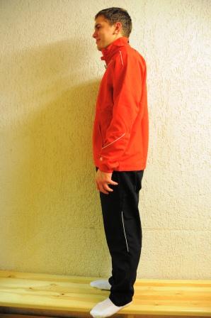 Trainingsanzug von der Seite