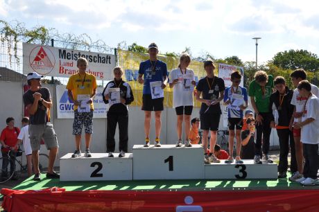 Siegerehrung der JugB mit den Besten: Peter Lehmen (Coswig) und Anna Lamm (MSV Meusegast) Siegerehrung der JugB mit den Besten: Peter Lehmen (Coswig) und Anna Lamm (MSV Meusegast)