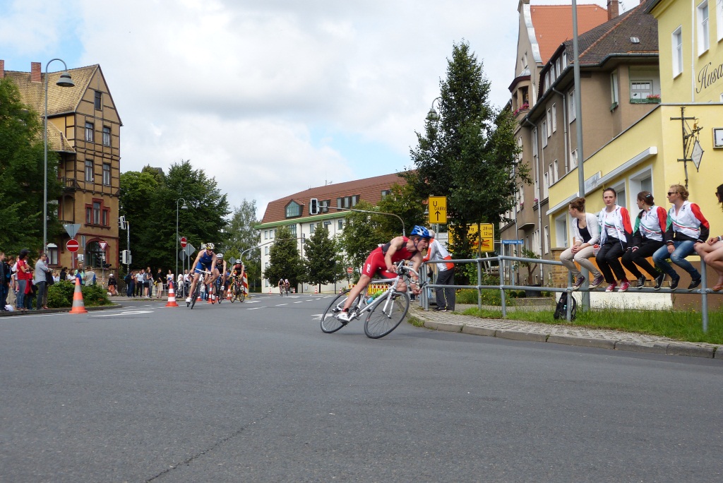 Anton fährt um die Ecke