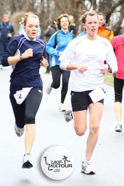 Kopf an Kopf - Patricia Rennau und Anna Lamm