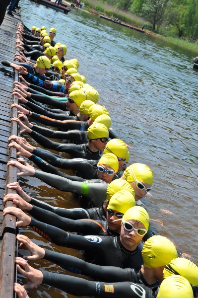 Die Junioren beim Schwimmstart