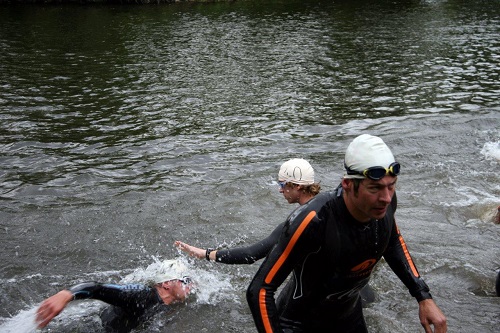 Schwimmen - Michael übergibt an Martin Schwimmen: Michael übergibt an Martin