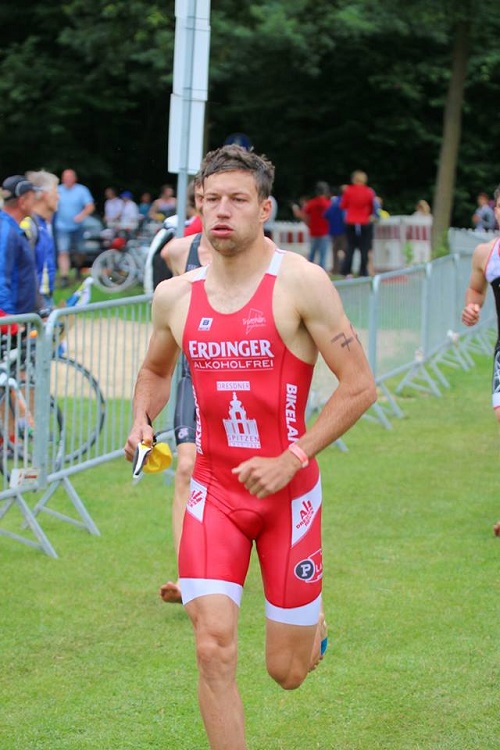 Sven auf dem Weg zu seinem Rad