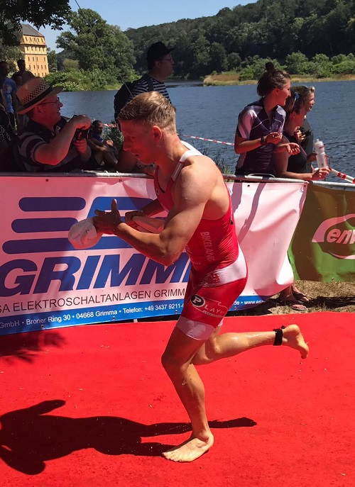 Marvin stürmt aus dem Wasser