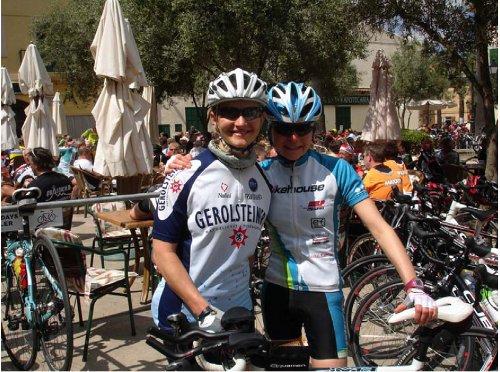 Rennradtreff und Café‐Stop auf dem Markt in Petra