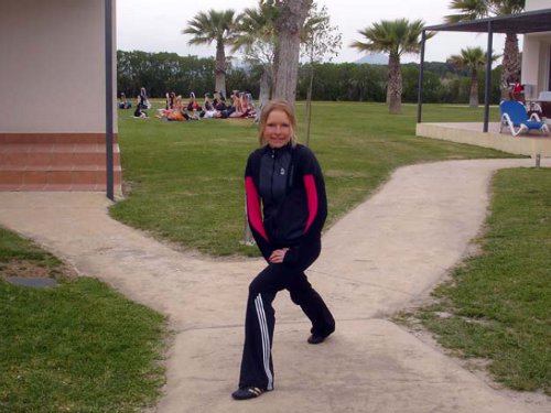 Stretching am Abend (im Background: Triathlon‐Camp mit Heidi Jesberger)