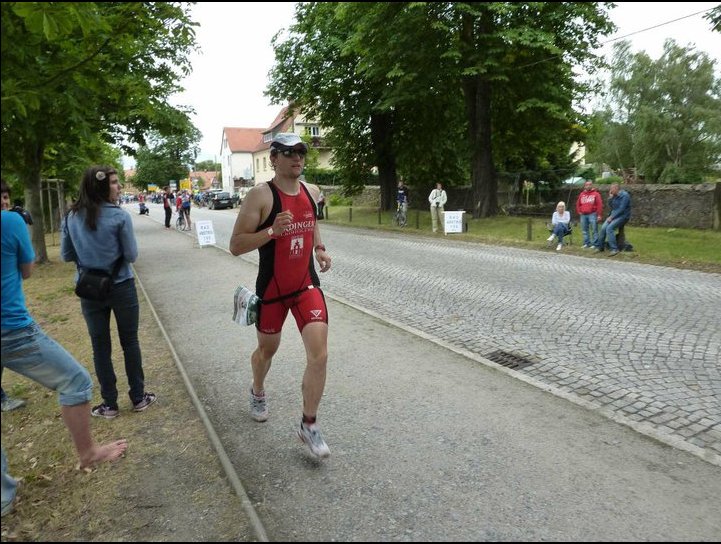 jedes Ründchen gibs ein Bündchen, eins ist grün, das andere ist schwarz, bis man 6 an der Zahl hat!