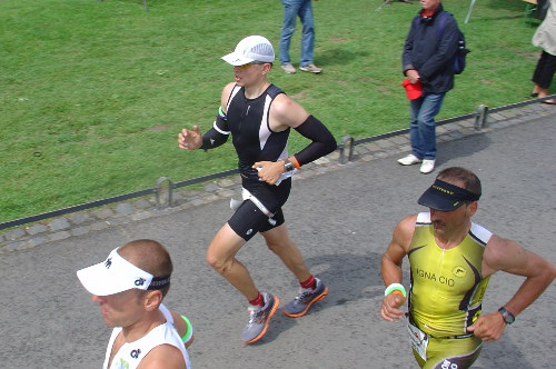 Curt hebt sich alles weitere Lächeln für morgen auf...