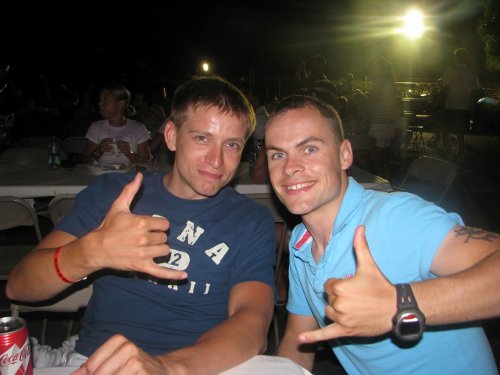 Auch Helden müssen Feiern - Hang Loose Auch Helden müssen Feiern - Hang Loose