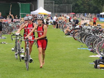 Die Mädels beim Wechsel von Lauf zu Rad (Jena)