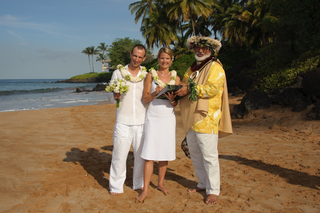 Und sie dürfen die Braut nun küssen - fragt sich nur welche :-)