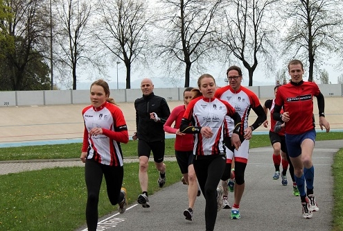 Ob jung - ob alt, alle laufen mit Gewalt :-)