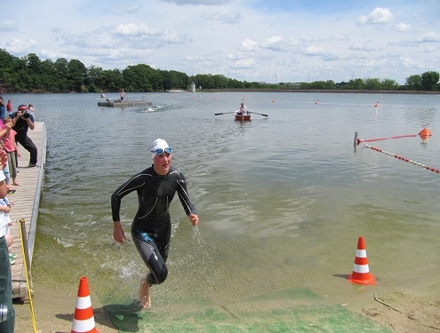 Amy beim Schwimausstieg