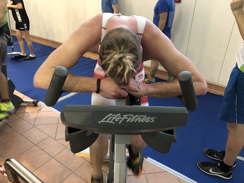 Aeroposition auf dem Indoorbike