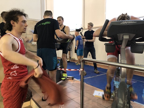 Max bei der Fächelarbeit