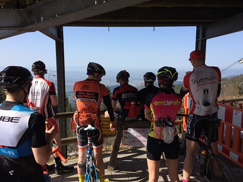 mit dem Rad auf irgendeinem Berg