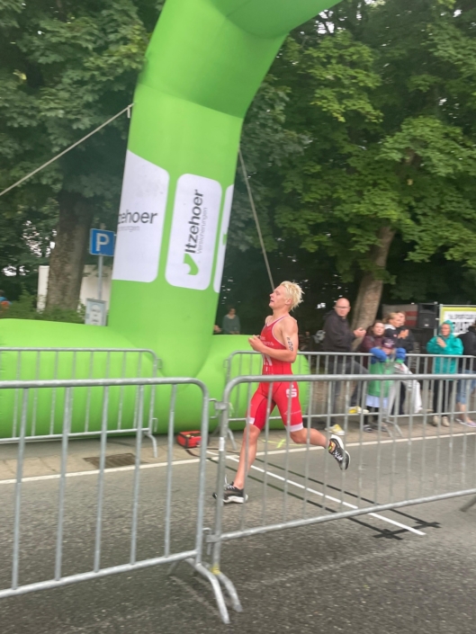 Oliver im Ziel. Am Ende reicht es für einen 11. Platz für das Team.